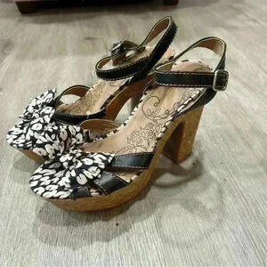 NWT Jellypop Platform Chunky Heels